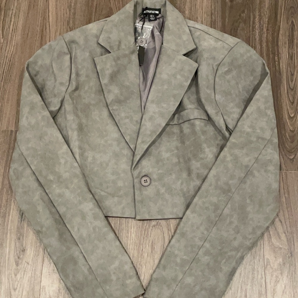 PrettyLittleThing Camouflage Gray Blazer
